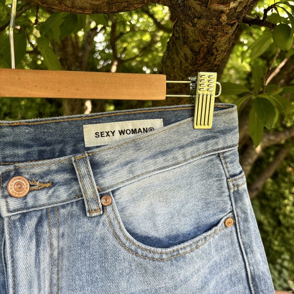 Distressed High-Rise Light Wash Straight Jeans - Picture 4 of 5